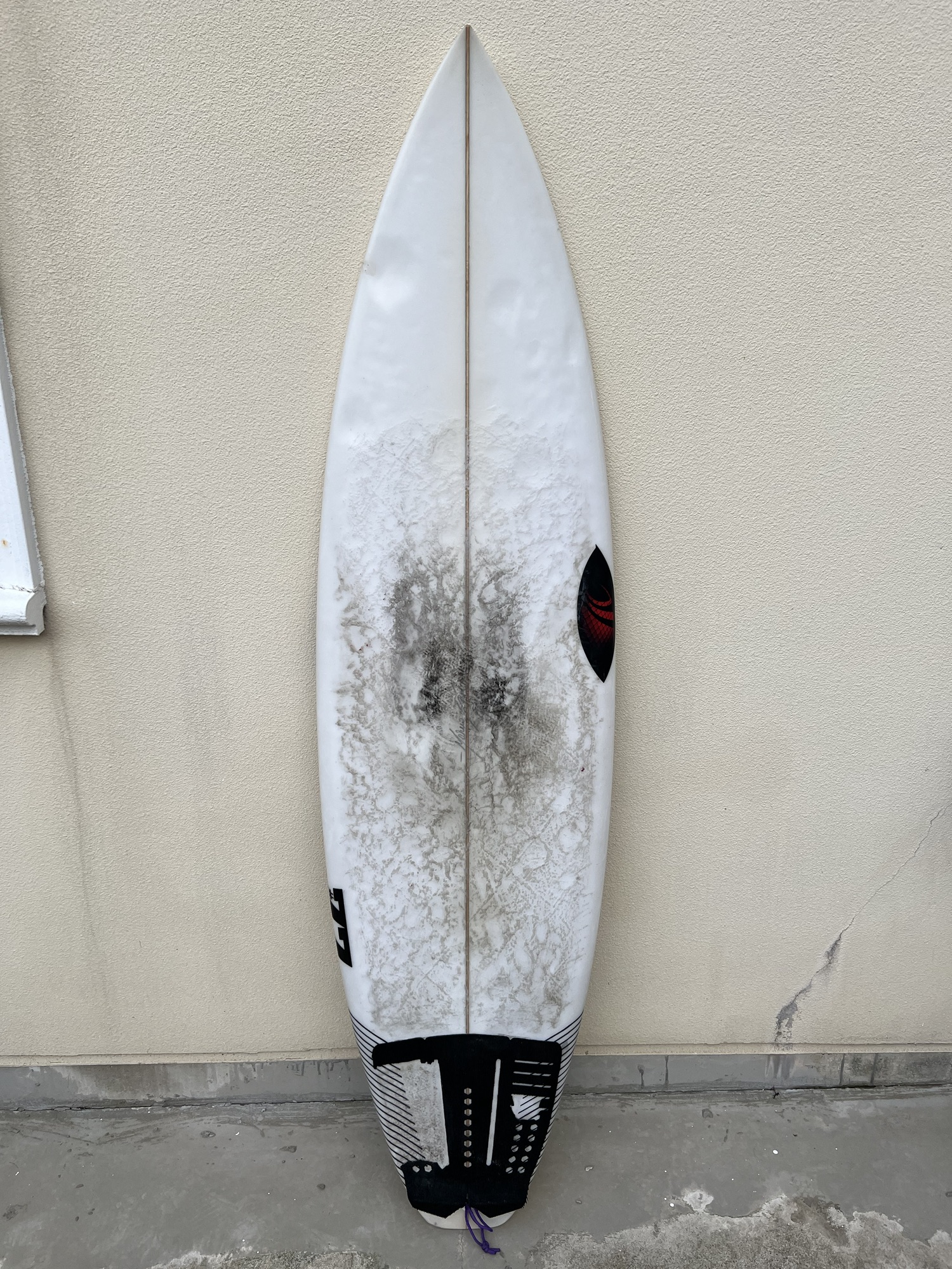 身長180cmのプロサーファー黒澤賢一の小波用サーフボードサイズは